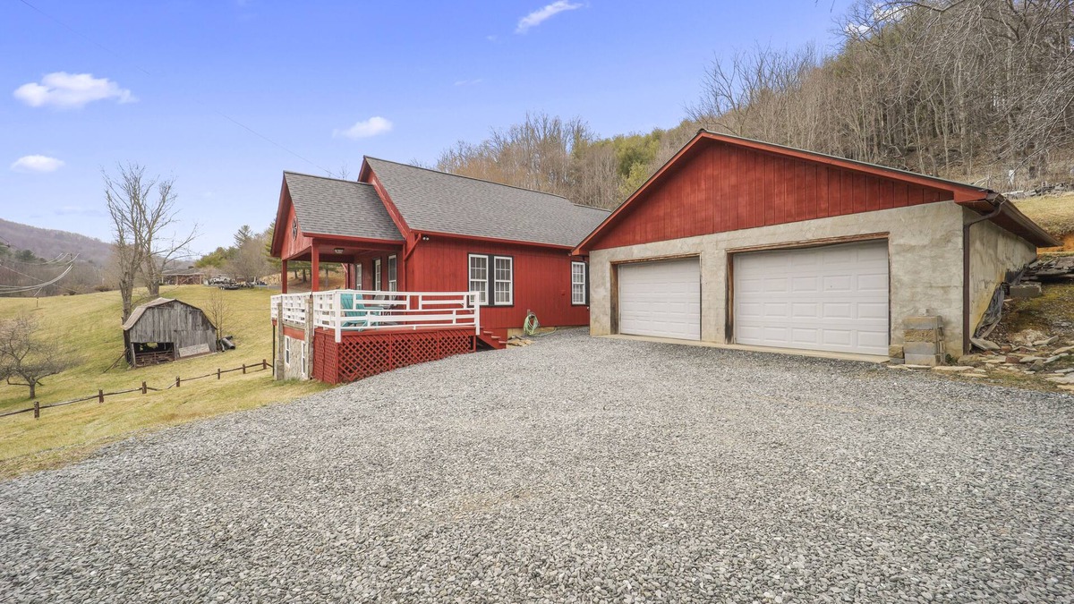 Warrensville Ski Chalet | Ann's Mountain Retreat, Chalet 8 mins the West Jefferson