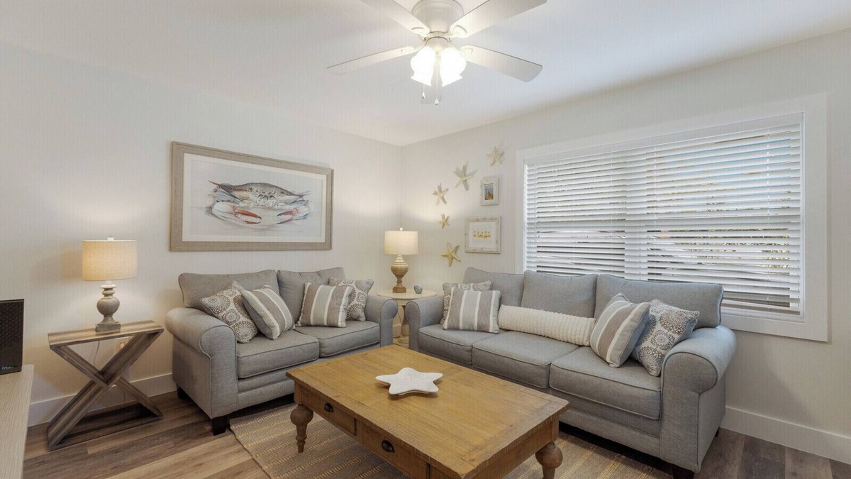 Anna Maria Villa | ANNA MARIA Northshore & Pine Ave LOCATION! Northshore Beach Villa