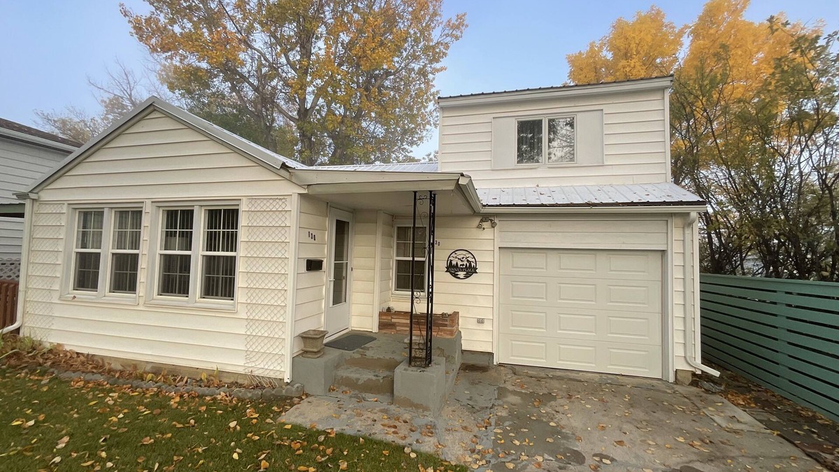 Santa Rita House | Anna’s Place Near Glacier