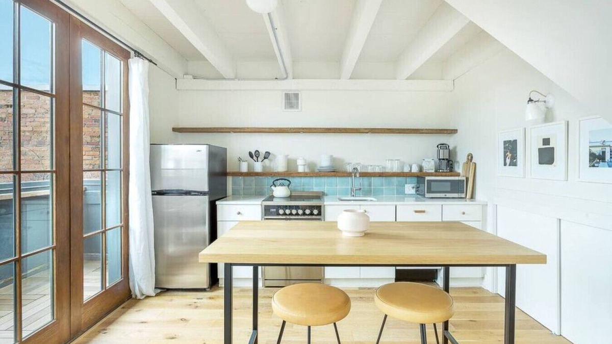 Yamacraw Village Apartment | Annabelle 4A - Top Floor Loft with Terrace in Historic Downtown
