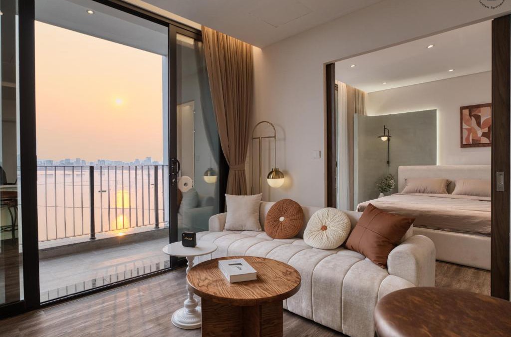 Yen Phu Apartment | Annam Premium - Amazing Lakeview & Balcony - WestLake