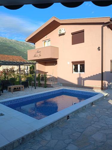 Radanovici House | AnnaMarija