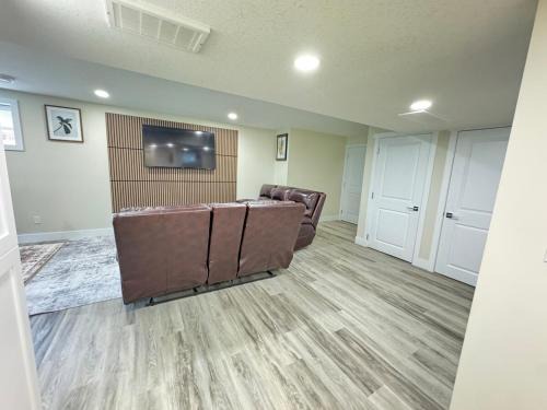 Pinehouse House | Annas Suites Rental