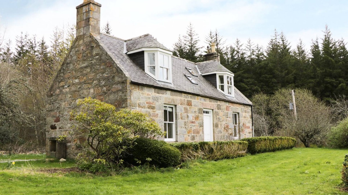Aberlour Cottage | ANNFIELD, pet friendly, character holiday cottage in Archiestown