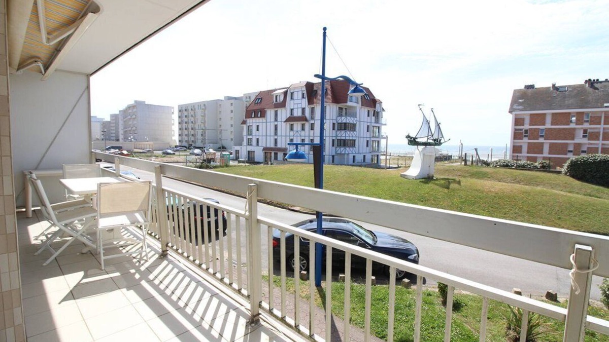 Hardelot-Plage Apartment | Annonce Professionnelle. Proche Mer, Appartement F2, 1er Étage, 1 Chambre, Balcon, Parking, 2/4.