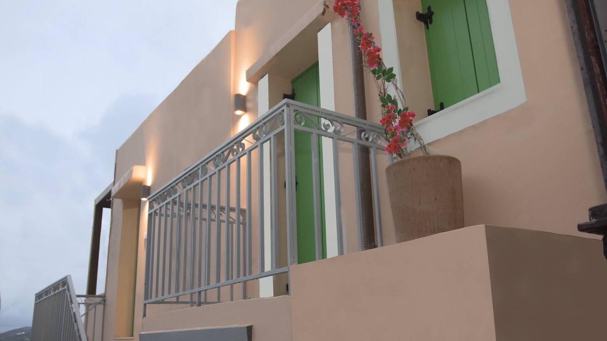 Ermoupoli House | Ano Siroa. Cycladic house with amazing views