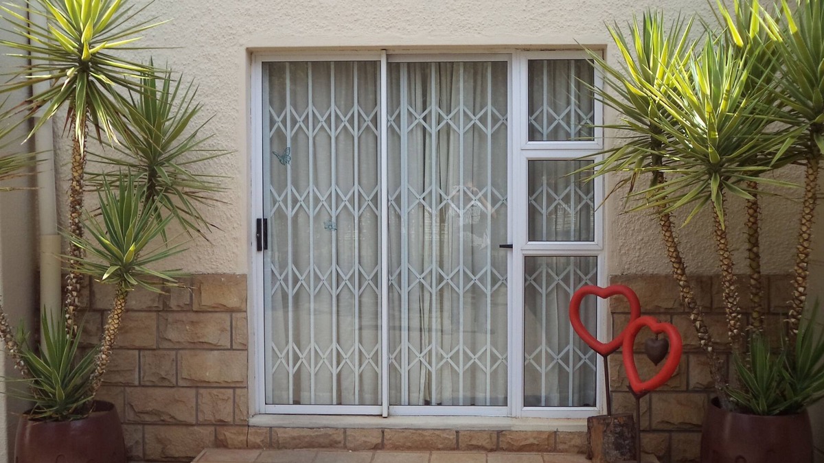 Bloemfontein House | Anri Guesthouse Self-catering accommodation