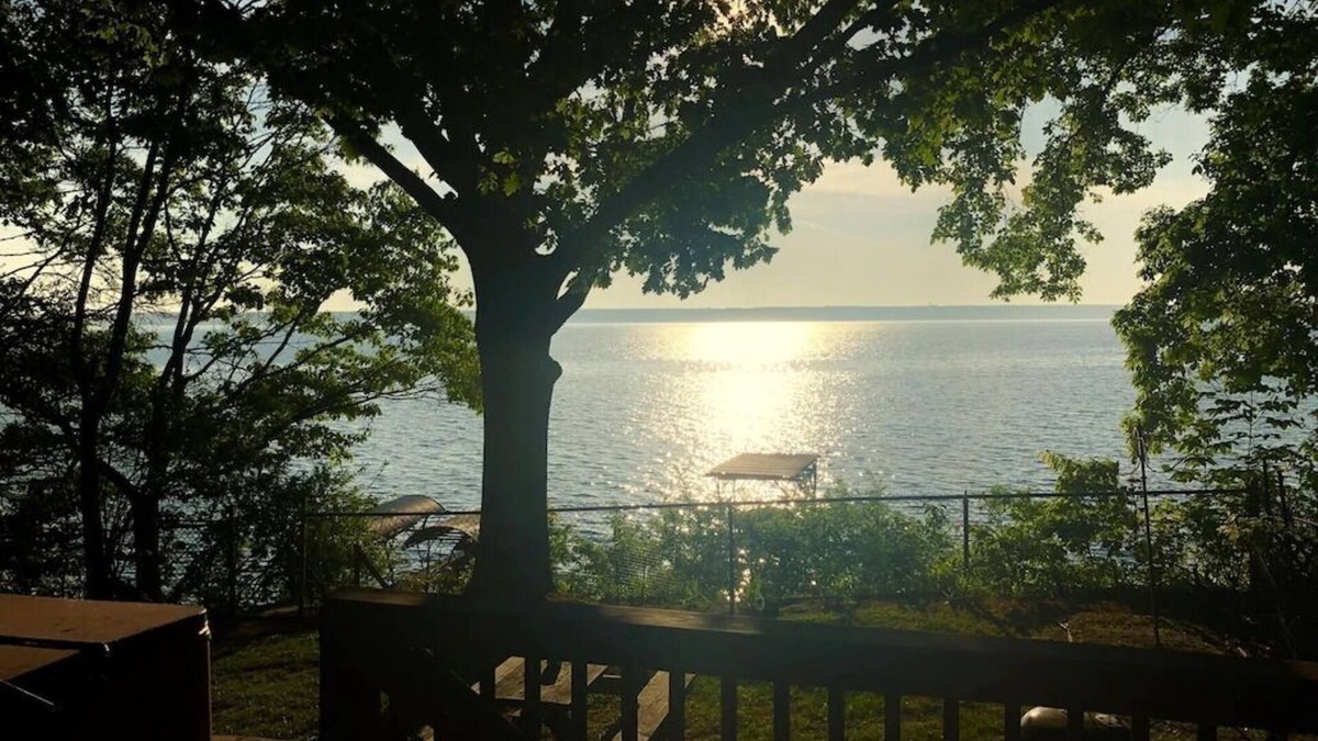 Town of Torrey House | Anthony Beach-Seneca-Waterfront-Hot Tub-Wine Trail-Big Deck, Recently Updated-New Dock-Pets OK