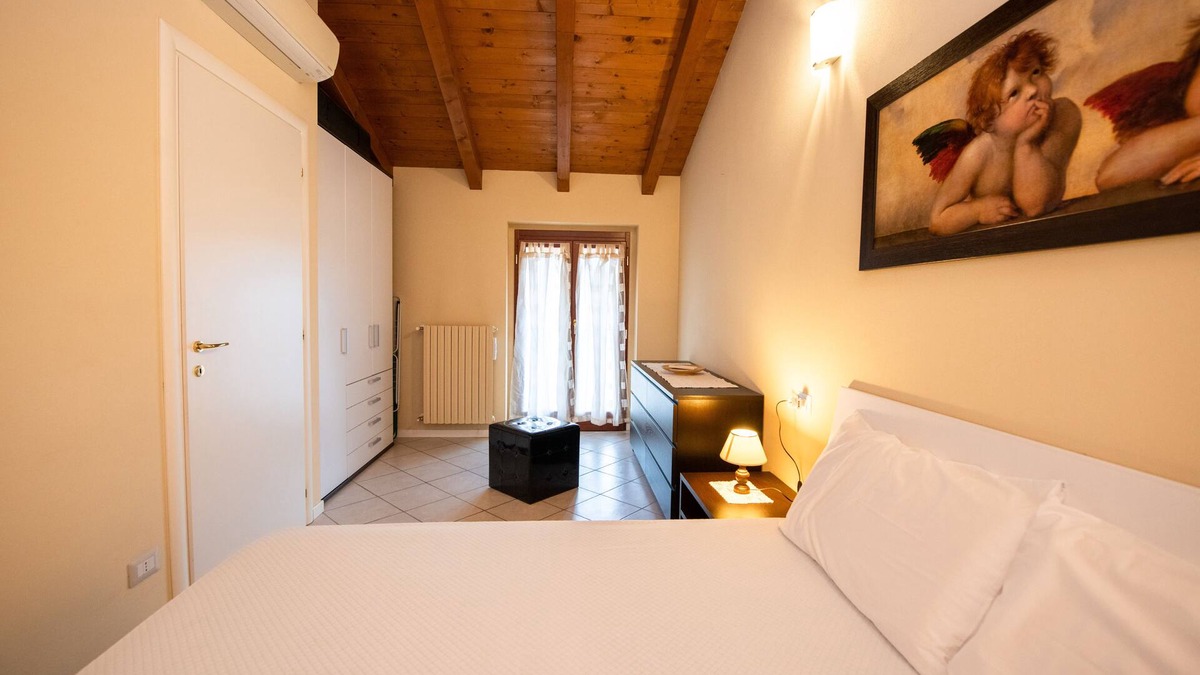 Moniga del Garda Apartment | Antica Corte