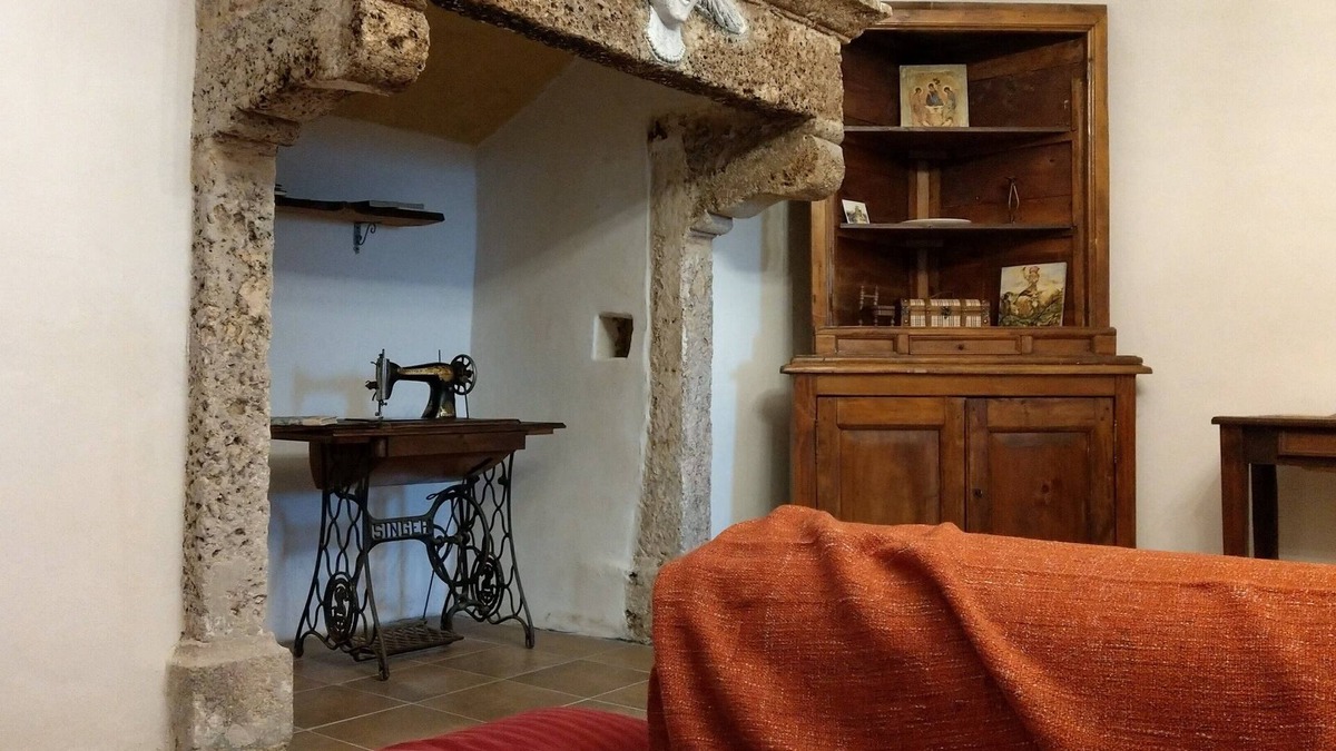 Calascio House | Antica Roccia, historic house in Calascio with all amenities