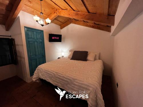 Antigua Guatemala Apartment | Antigua Central Casa or Loft King Beds Volcano View - Buen Rollo Escapes