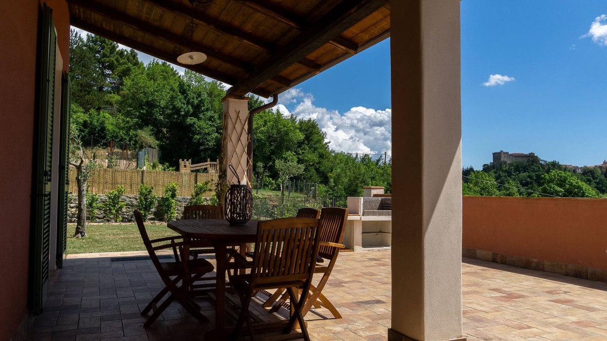 Fosdinovo Apartment | AntiquaeLunae - Agapanthus