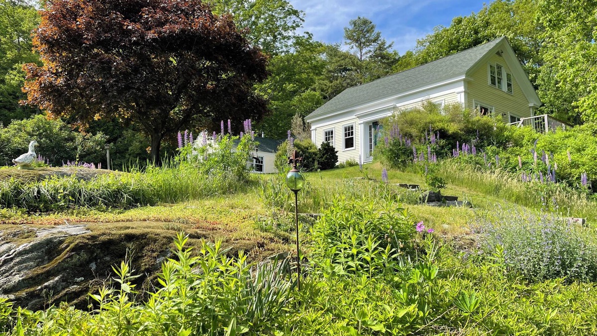 Edgecomb House | Antique Charm and Modern Comfort on Maine Waterfront