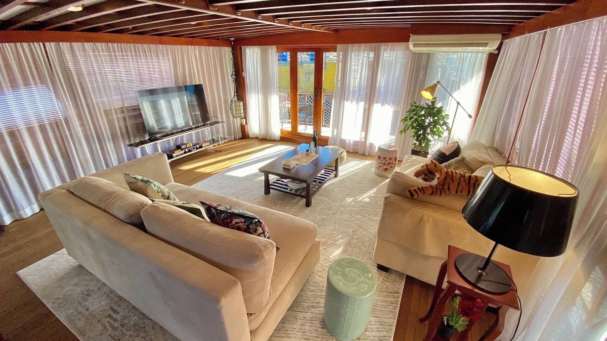 Tin Wan Boat Rental | Antique Cosy Houseboat VINTAGE