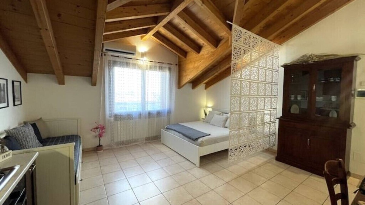 San Giuliano Milanese Apartment | Antique attic Milan