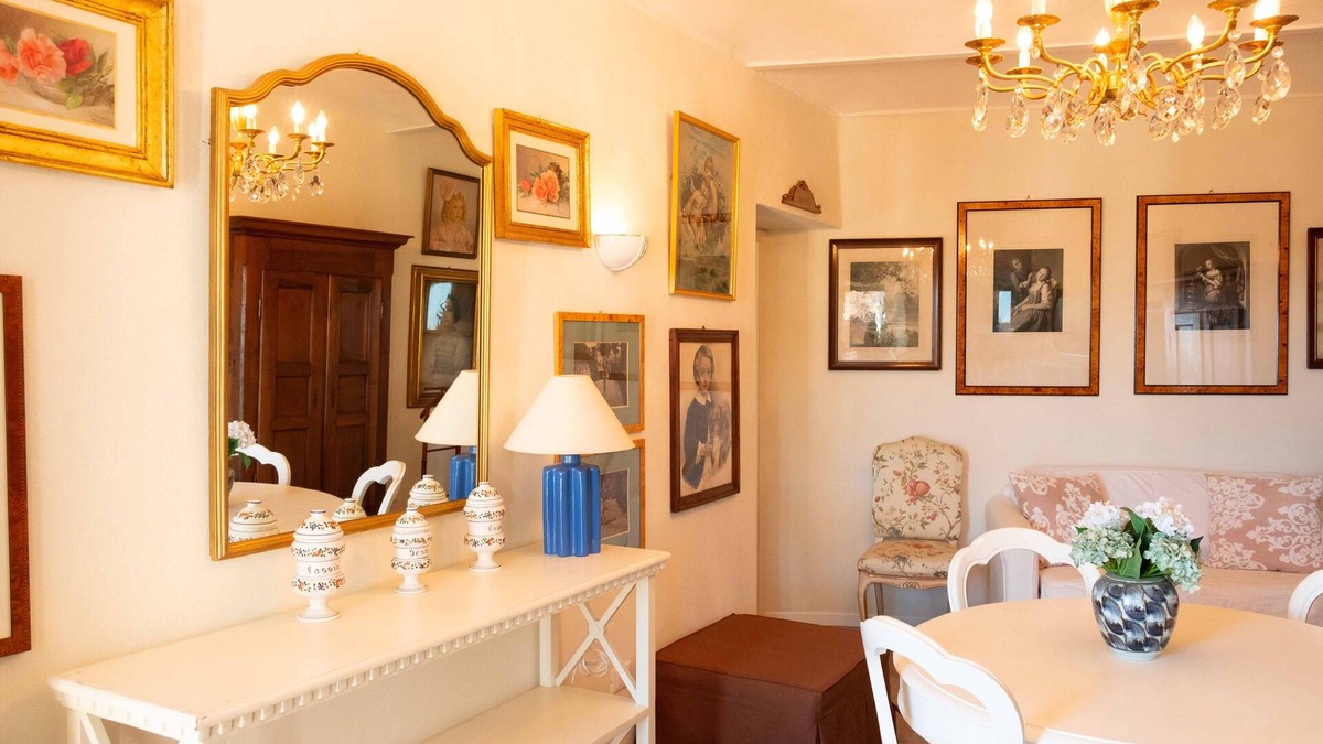 Ottiglio Apartment | Antique Treasures Suite