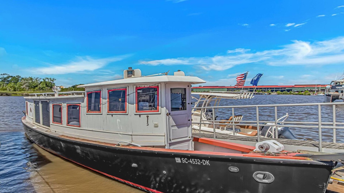 Georgetown Boat Rental | Antique Tugboat on the Harborwalk