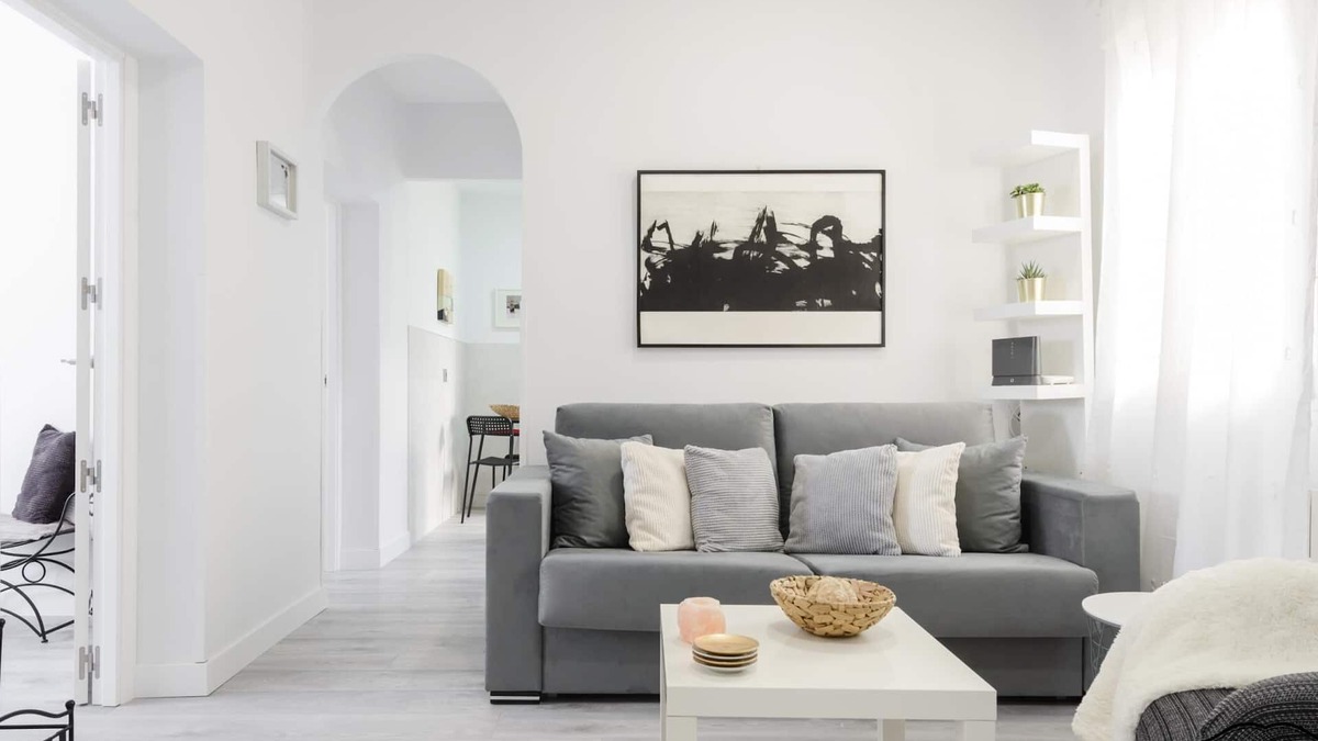Embajadores Apartment | Antiques Market - 3-Bedroom Apartment with Parking