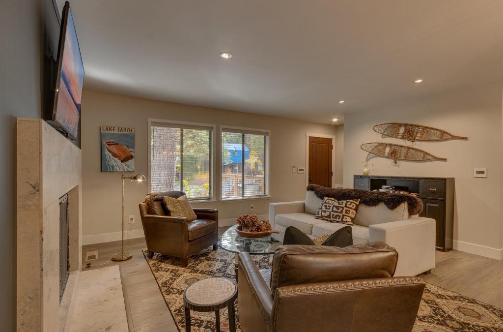 Sunnyside House | Antler House- Quiet, Charming Cabin w Cozy Fireplace, Close to Skiing