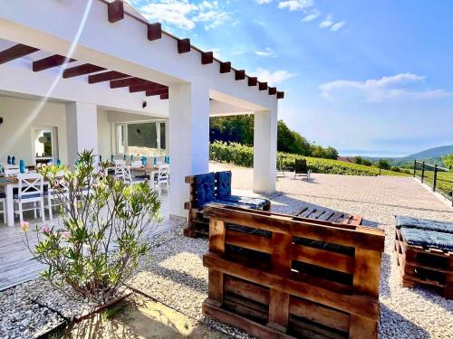 Balatoncsicso Bed & Breakfast | Antmann Bor Terasz Szállás
