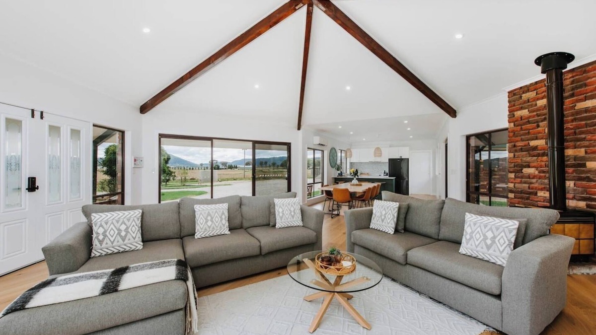 Erudgere House | Anton Pavilion Cheerful Country Solace in Mudgee