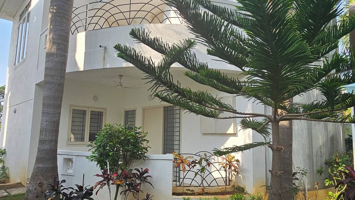 Mahabalipuram Beach Resort | Anton White Villas Resort Swimming Pool - AC Villas - Jacuzzi - Family & friends