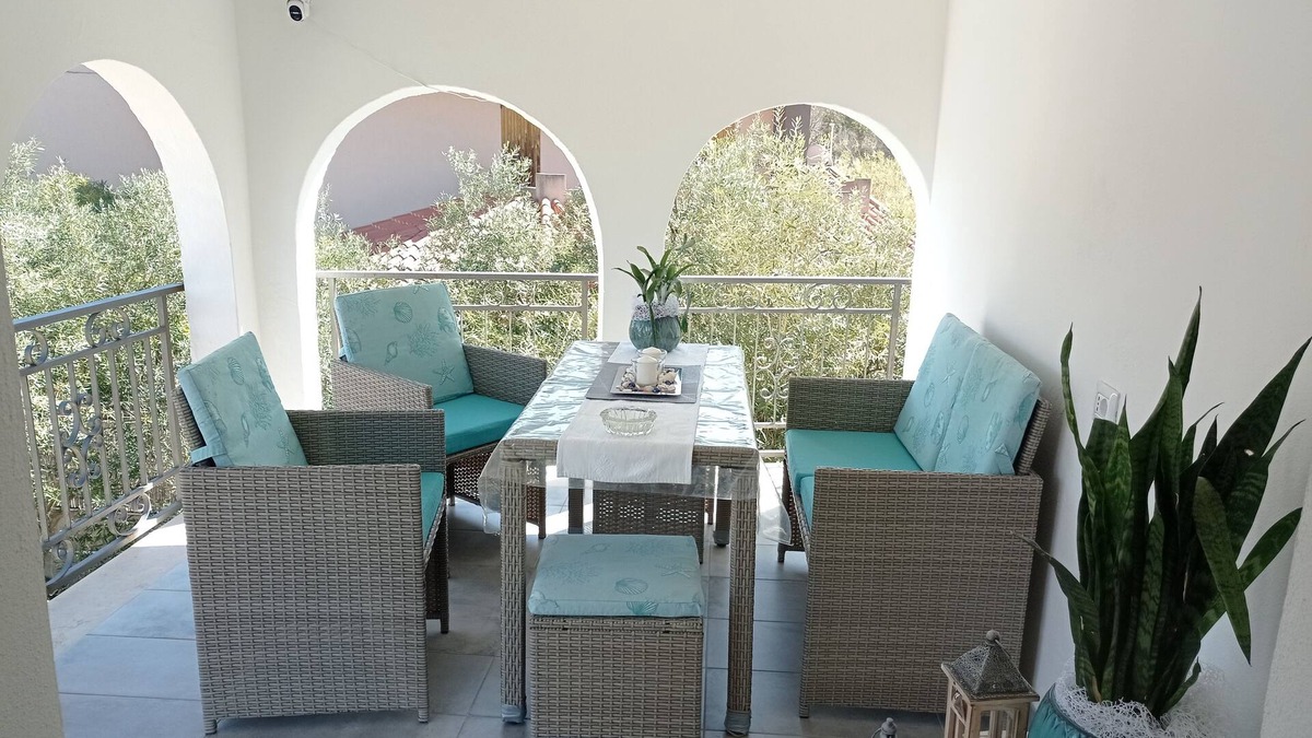 Solanas Apartment | Antonella house, 100m from the beach with private lane