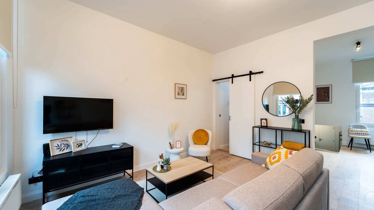 Antwerp Apartment | Antwerp Comfort: 3-Bedroom Apartment for 9