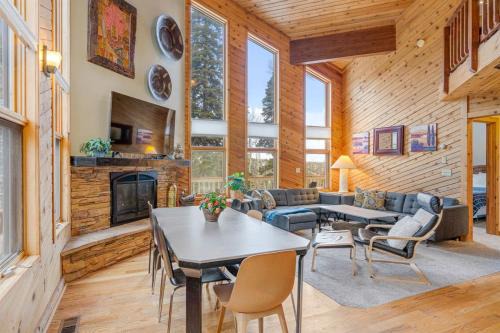 Steam Engine Meadows House | Aoki Michi Retreat Cabin in Brian Head