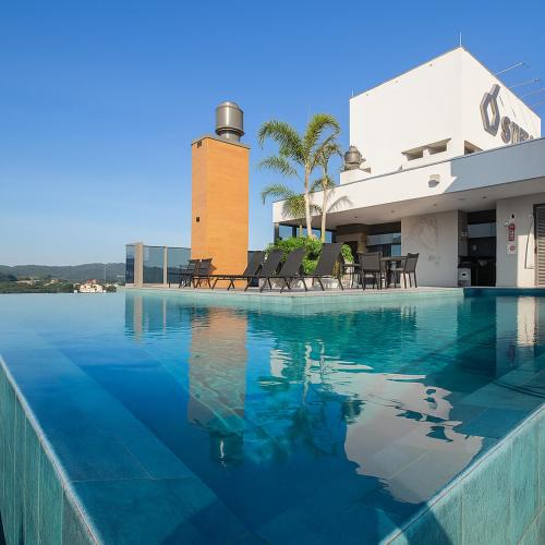 Centro Apartment | Ap com Piscina no Rooftop, academia, Wi-Fi, cozinha completa, ar condicionado e garagem privativa a 900m da Vila Germânica