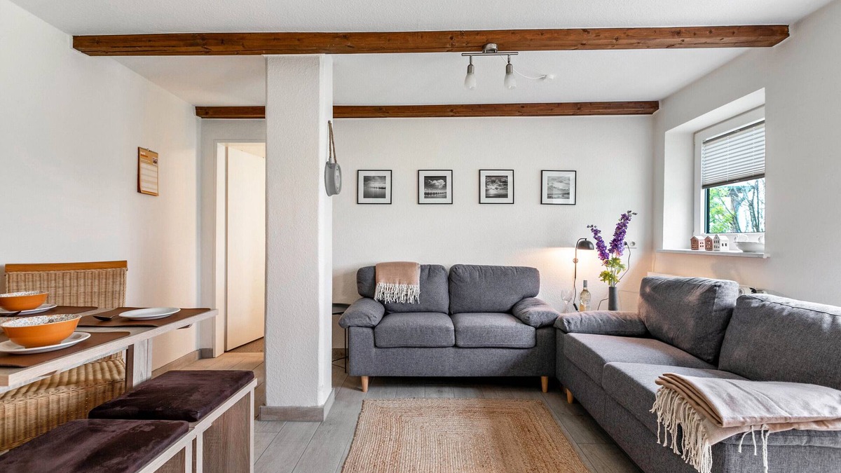 Friedrich-Wilhelm-Luebke-Koog Apartment | Apartment 'Ferienwohnung Möwe' with Shared Garden, covered terrace and Wi-Fi
