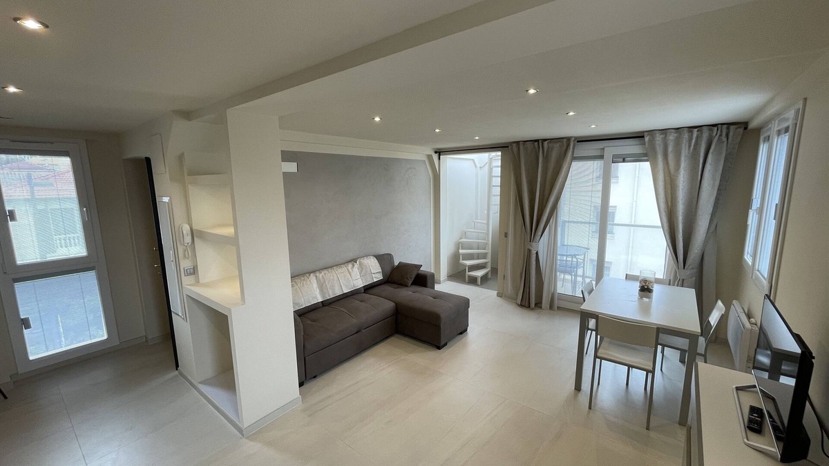 Roquebrune-Cap-Martin Apartment | Apartment in Villa Jacaranda - Roquebrune Cap Martin, Alpes Maritimes
