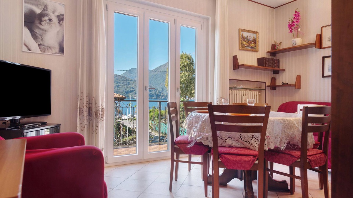 Maccagno Apartment | Apartment 'Casa Rosanna - Vista Lago' with Lake View, Shared Garden and Balcony