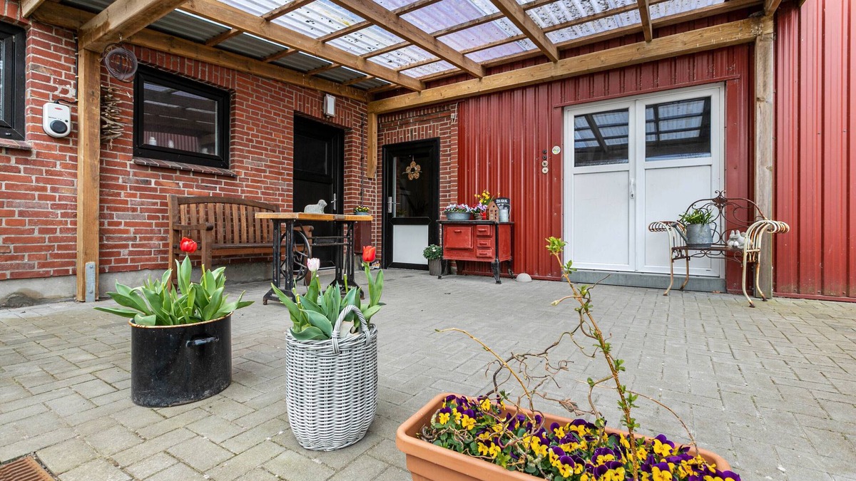 Friedrich-Wilhelm-Luebke-Koog Apartment | Apartment 'Ferienwohnung Möwe' with Shared Garden and Wi-Fi