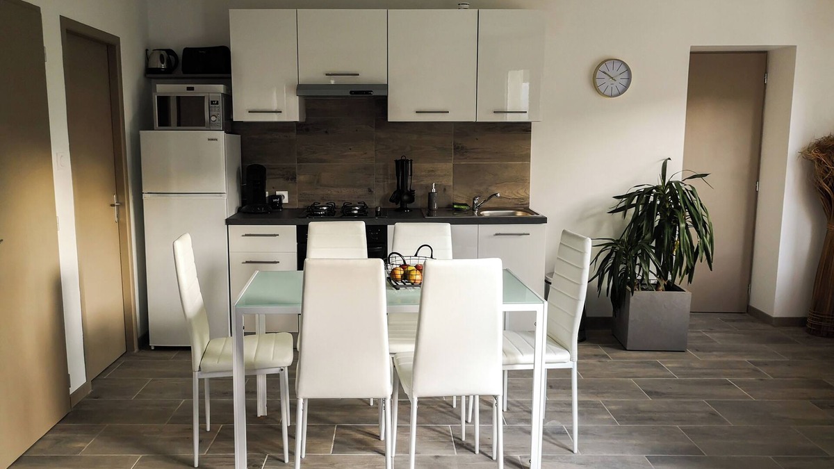 Saint-Julien-en-Saint-Alban Apartment | Apartment, ideal for holidaymakers or workers, 10min freeway exit