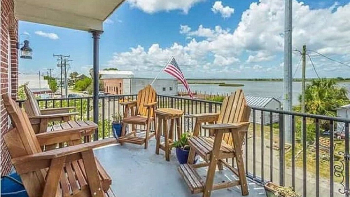Historic Downtown Apalachicola House | Apalachicola Getaway on Water Street