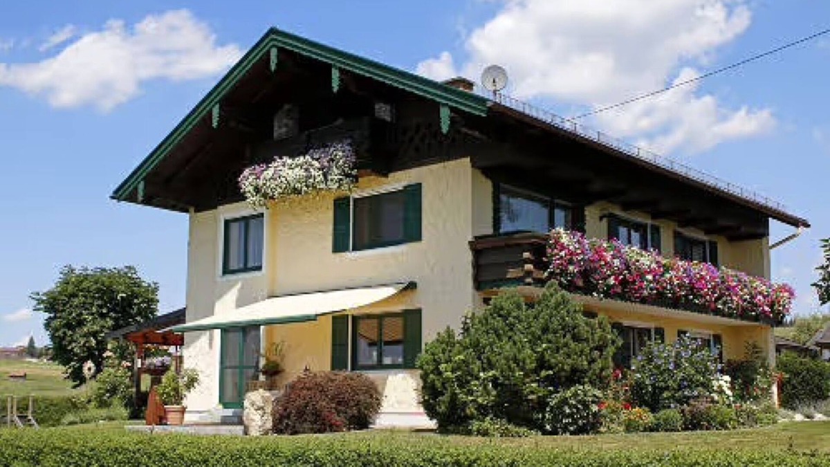 Waging am See Apartment | Apartment 'Ferienwohnung Alpenblick' with Lake View, Private Garden and Wi-Fi