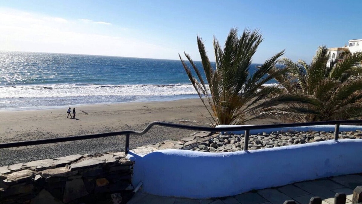 Playa del Aguila House | Apartment First Line on the Beach, Balcony, Swimming Pool, Fast Speed Internet