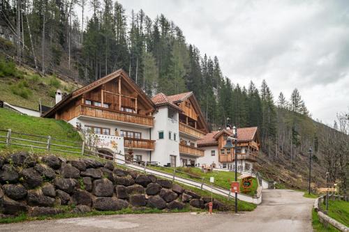 Livinallongo del Col di Lana Apartment | Apartments Mirabell