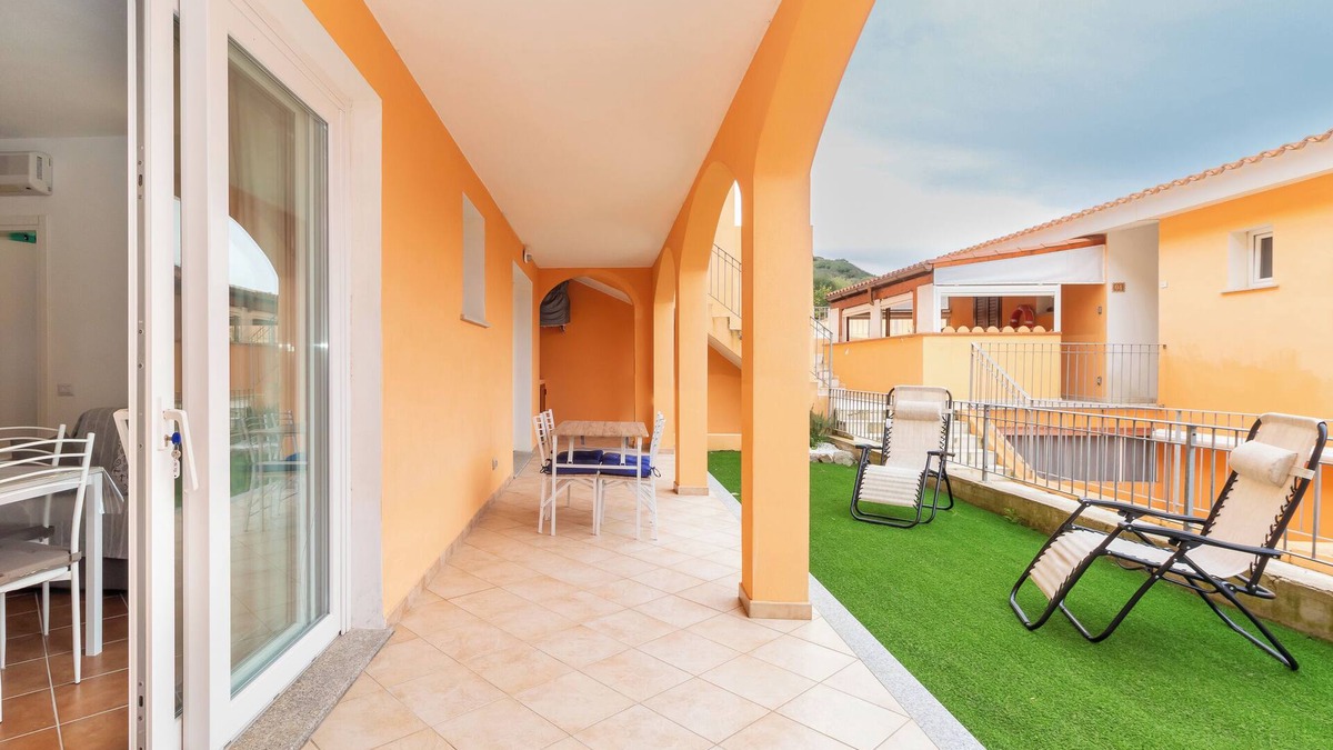 Trinita d'Agultu Apartment | Apartment 'Green Garden F1' with Sea View Garden & Wi-Fi