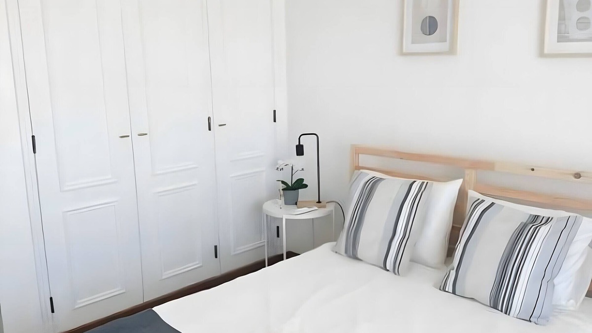 Vila Real Santo Antonio Apartment | Apartment 'Da Vila' with Balcony, Wi-Fi and Air Conditioning