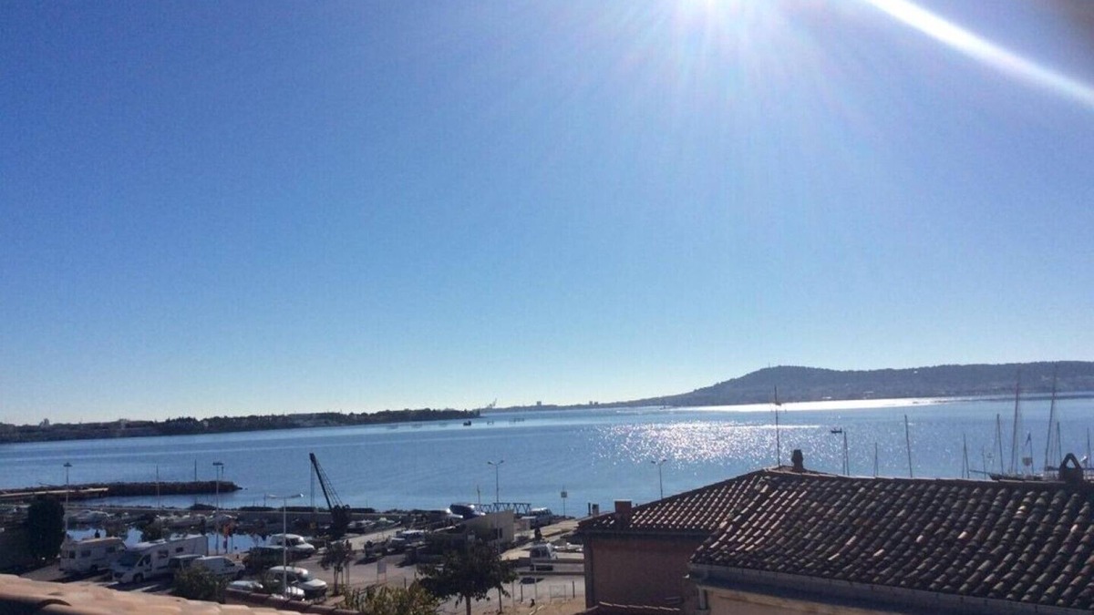 Bouzigues Apartment | Apart 2 Overlooking Etang De Thau Bouzigues. Amazing Views 2nd floor sleeps 2-4