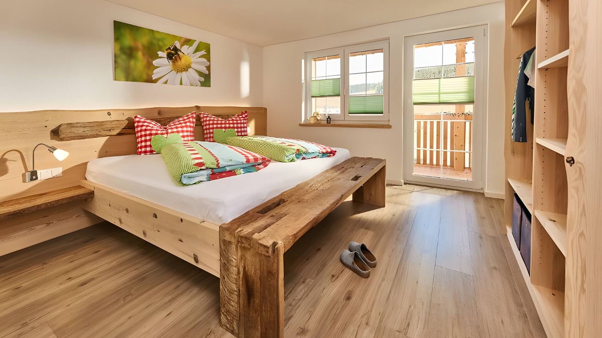 Schollach Apartment | Apartment 'Bienenstock, 92 Qm' with Mountain View, Private Garden and Wi-Fi
