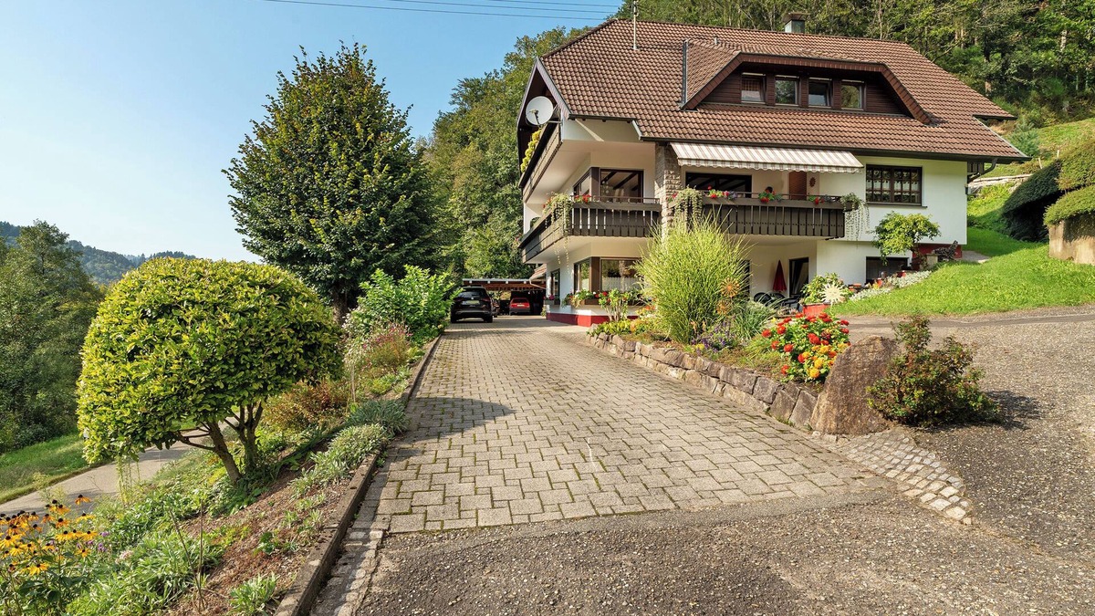 Ottenhofen im Schwarzwald Apartment | Apartment 'Haus Schindler' with Mountain View, Private Terrace and Wi-Fi