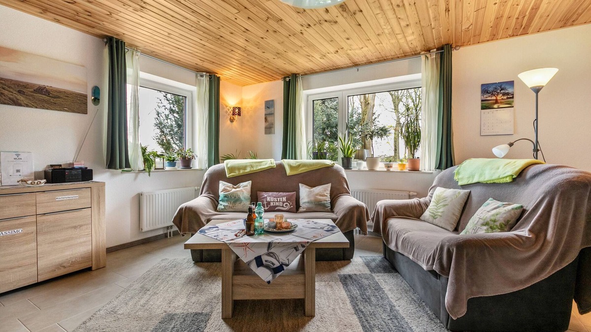 Wesselburener Deichhausen Apartment | Apartment 'Ferienwohnung Ostwind' with Shared Garden and Wi-Fi