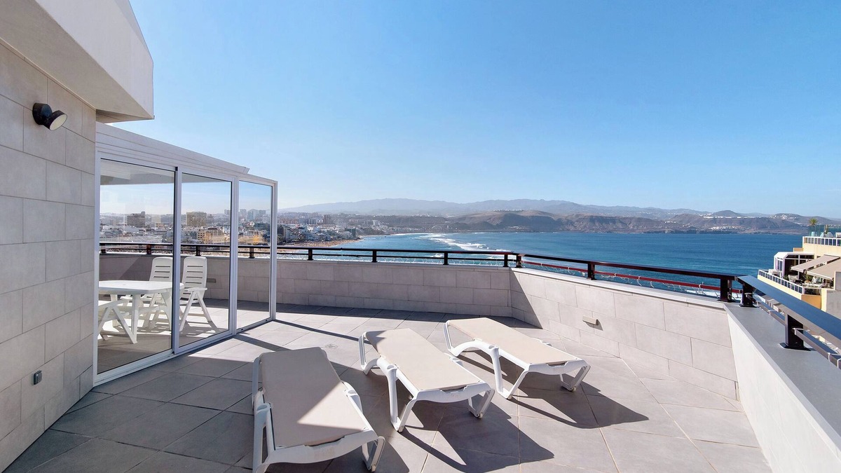 Las Palmas de Gran Canaria Apartment | Apartment “Ático Delux 80” with Sea View, WiFi & Rooftop Terrace