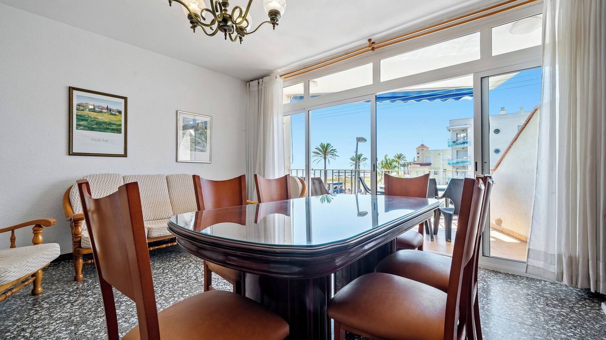 Sant Salvador Apartment | Apartment 'Edificio Victoria 1º-2ª' with Sea View, Private Terrace and Wi-Fi