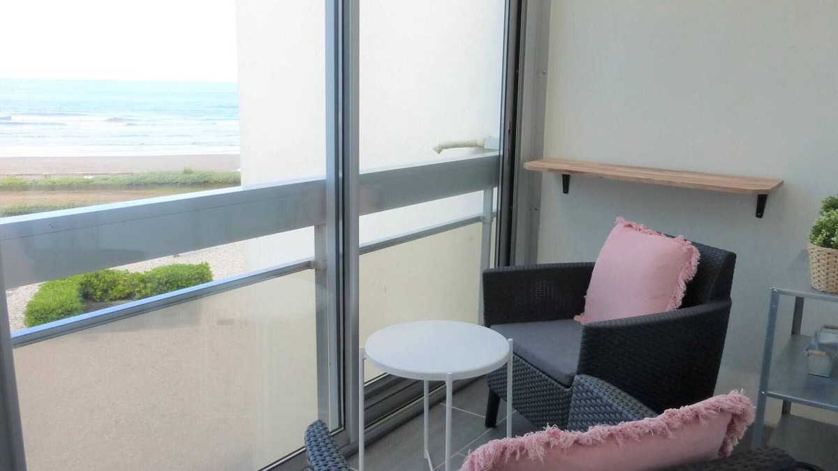 Saint-Gilles-Croix-de-Vie Apartment | Apartment for 5 with direct beach access and garage - Saint-Gilles-Croix-de-Vie