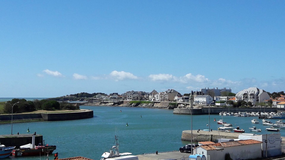 Saint-Gilles-Croix-de-Vie Apartment | Apartment facing port and ocean