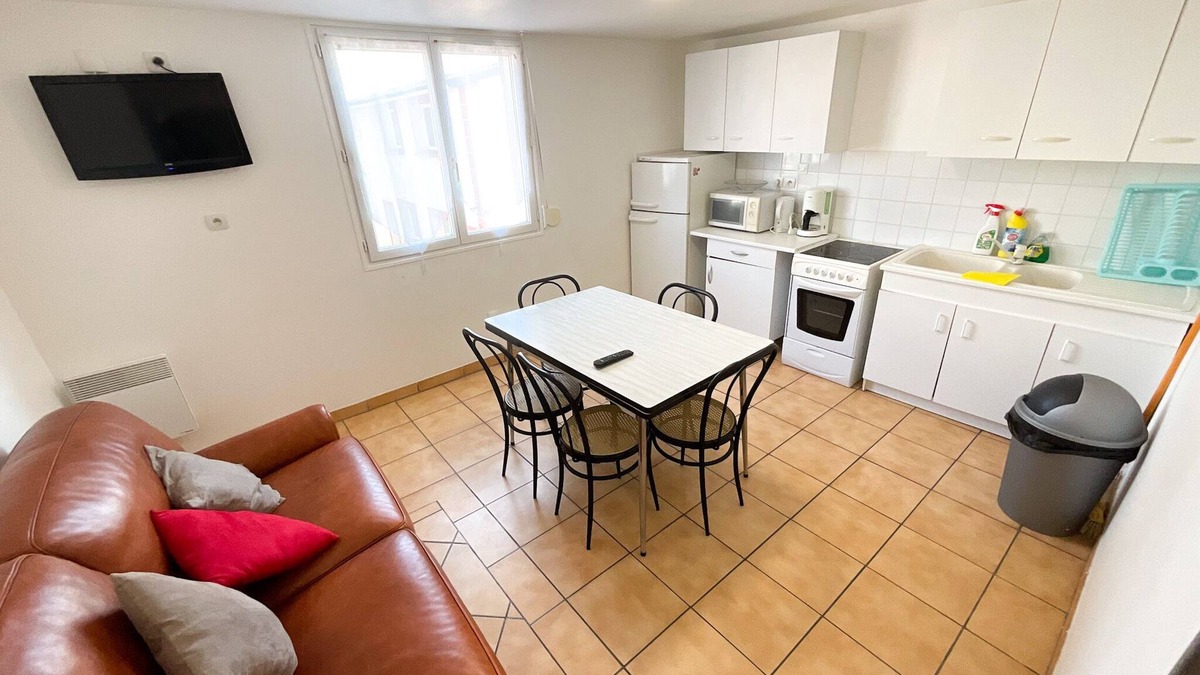 Saint-Martin-en-Campagne Apartment | Apartment-Ensuite with Shower-Courtyard view-Family